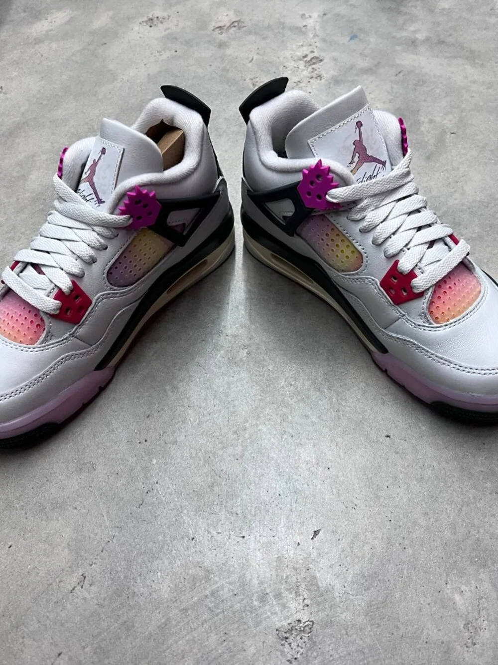 Air Jordan 4 Retro Comic Kid's GS Low White Grey Pink IO2361 100 - New